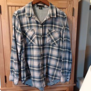 Sanctuary lg, women's button down shirt. Colors: navy, light blue, white.